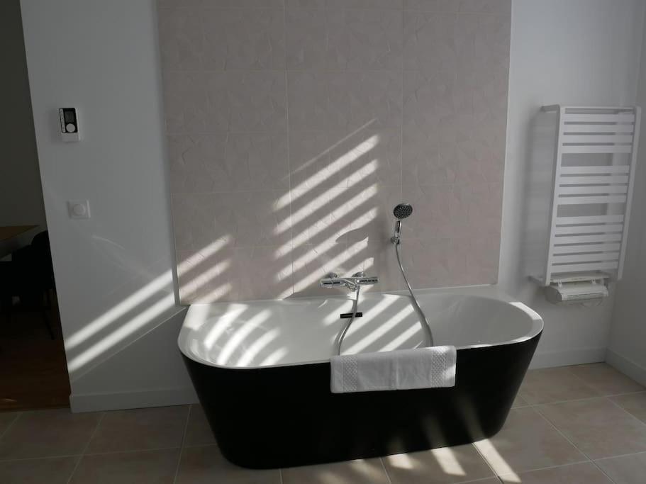 Clos De La Providence, Gite, Piscine Et Spa 3 Chambres Ноле Экстерьер фото